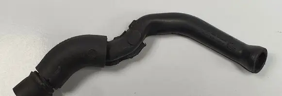 Mercedes-Benz C W204 Breather hose/pipe A6460161881