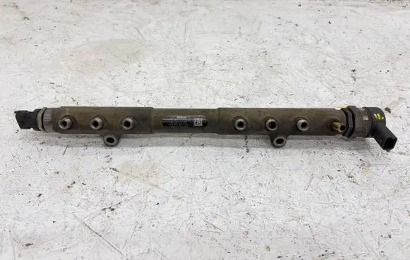 Volvo V70 Fuel main line pipe 30777554