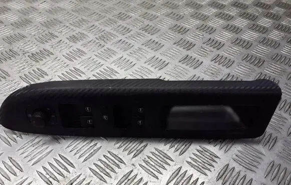 Volkswagen Golf Plus Front door window switch trim 5M1867371B
