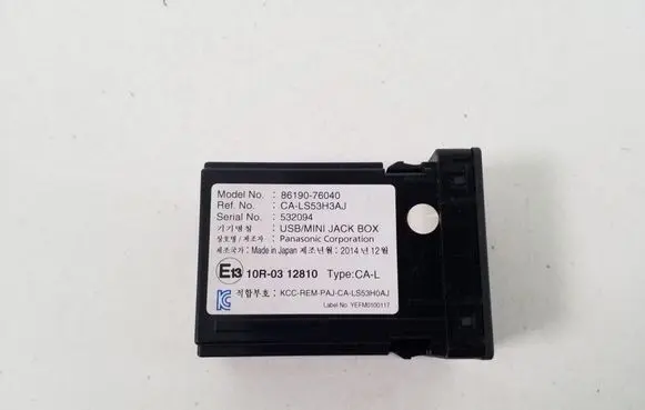 Lexus CT 200H USB socket connector 8619076040