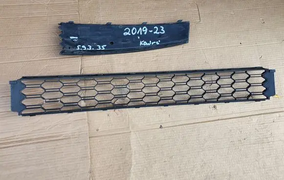 Skoda Scala Front bumper lower grill 657807681A 657853677