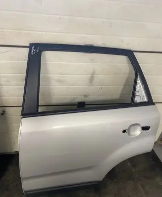 KIA Sorento Rear door