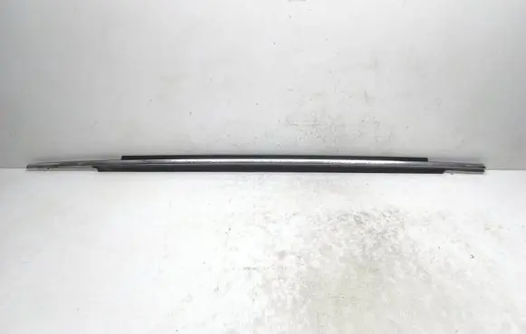 Volvo XC90 Front door glass trim molding 30661284