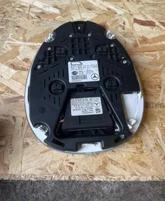 Mercedes-Benz E W211 Front seat light 2118202201 2JM00825700 0000324007