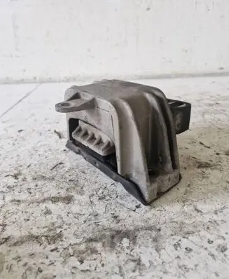 Engine mount bracket