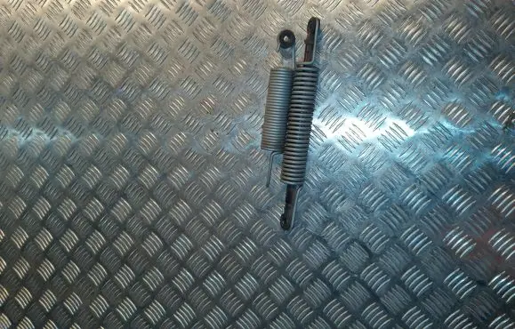 BMW 5 E60 E61 Tailgate/trunk/boot tension spring 7045886