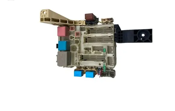 Toyota Urban Cruiser (XP110) Fuse module 8273052F20