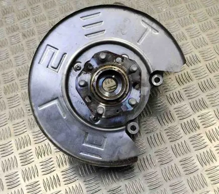 Rear wheel hub