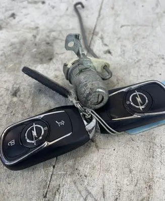 Opel Insignia B Lock set 