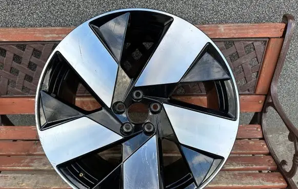 Volvo XC40 R20 alloy rim 