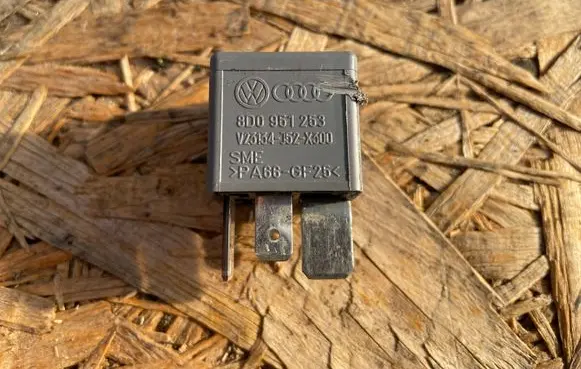 Audi A4 S4 B5 8D Other relay 8D0951253