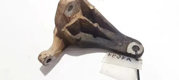 Ford Focus Engine mounting bracket 3m516p093ae 3m51-6p093ae