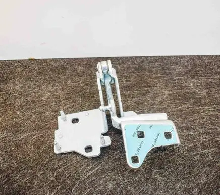 Tailgate/trunk/boot hinge