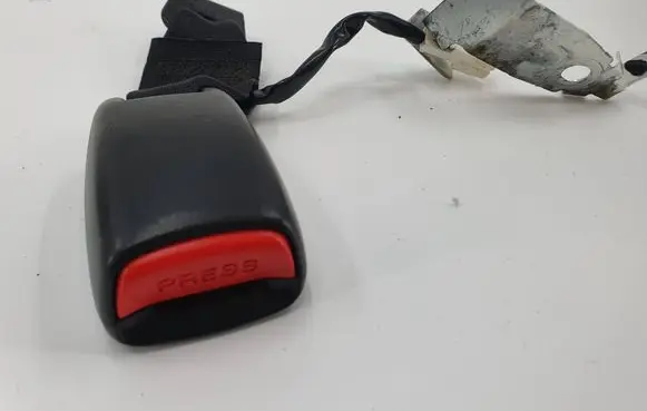 Mazda 3 I Rear seatbelt buckle 
