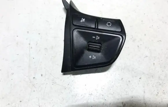 Steering wheel buttons/switches