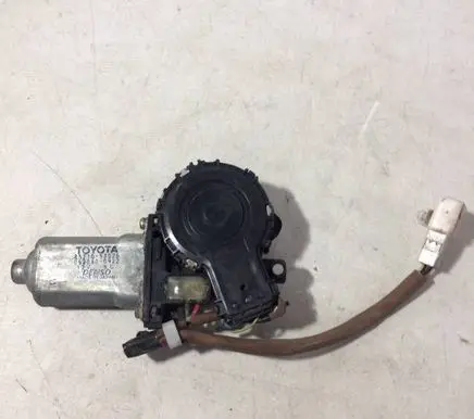 Lexus IS 200-300 Front door window regulator motor 8571053020 0620400922