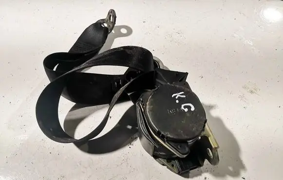 Volkswagen Golf IV Rear seatbelt 