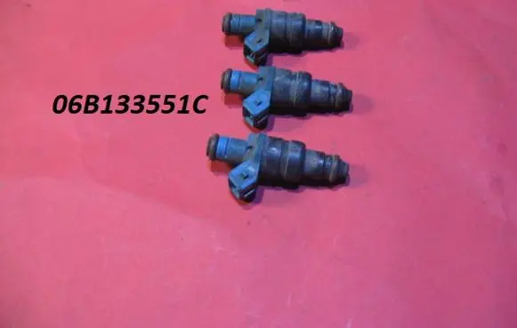 Volkswagen PASSAT B5.5 Fuel injector 06B133551C 06B133551