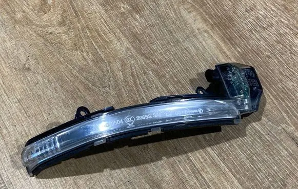 Jaguar XF X260 Mirror indicator light GX63-13B381-A GX6313B381A GX63-13B381