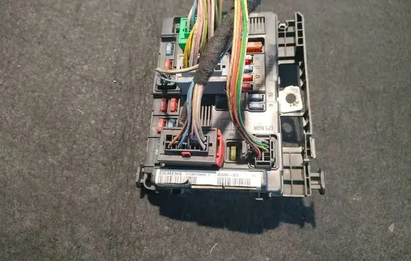 Citroen Xsara Picasso Fuse module 9650618480 567074105