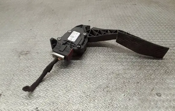 Opel Insignia A Accelerator throttle pedal 13237352