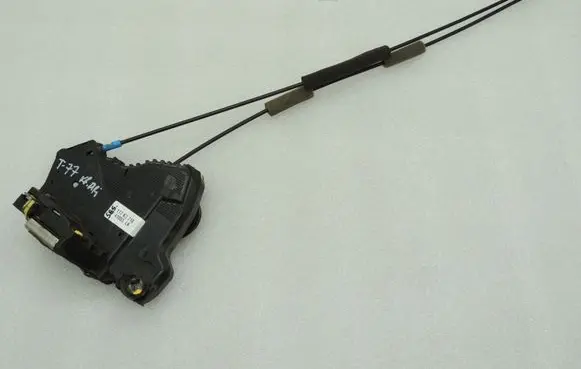 Toyota Avensis T270 Front door lock 6904002210