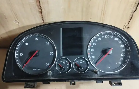 Volkswagen Touran I Speedometer (instrument cluster) 1T0920872F V0003000 VWZ7Z0E3122456