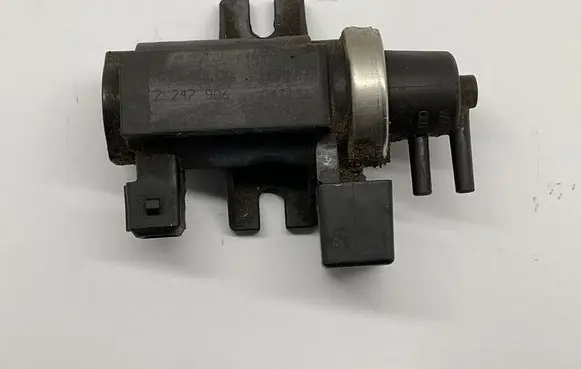 BMW 7 E65 E66 Turbo solenoid valve 72279600 2247906 04T191