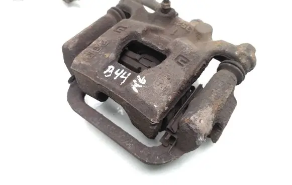 Nissan Juke I F15 Rear brake caliper