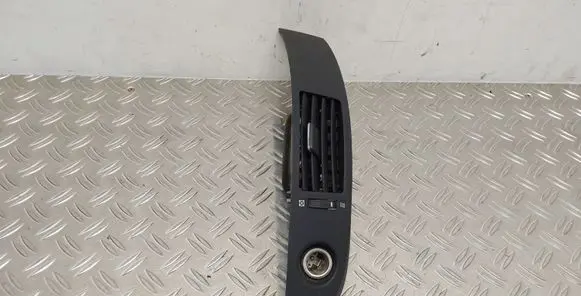Toyota Corolla Verso AR10 Dash center air vent grill 5568064010