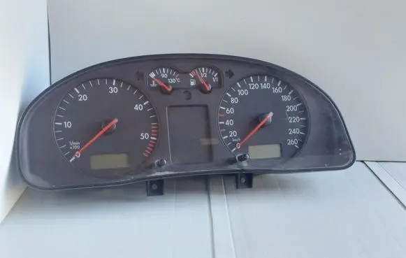 Volkswagen PASSAT B5 Speedometer (instrument cluster) 3B0920800A