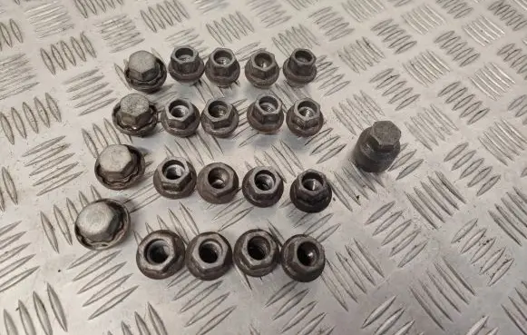 Volvo V40 Nuts/bolts 