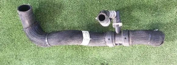 Engine coolant pipe/hose
