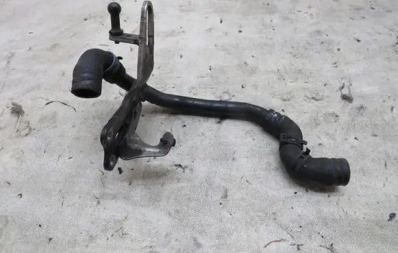 Volkswagen PASSAT B7 Engine coolant pipe/hose 03L122157N