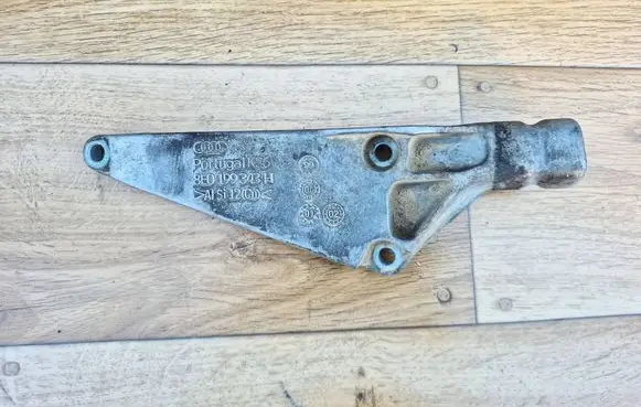 Audi A4 S4 B6 8E 8H Engine mounting bracket 8E0199343H
