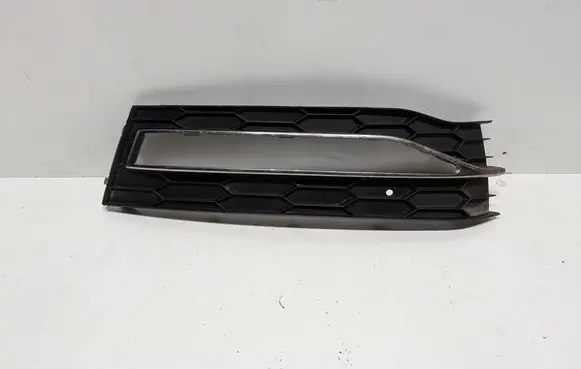Skoda Superb B8 (3V) Front bumper lower grill 3V0853666B