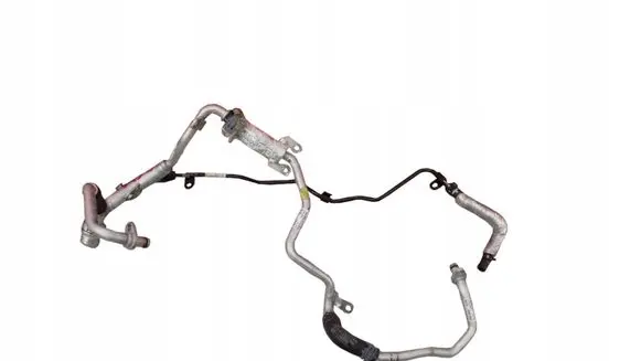 Audi Q7 4M Engine coolant pipe/hose 057121065J
