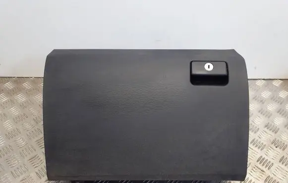Toyota Avensis T270 Glove box