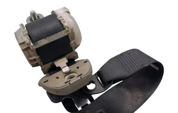 Nissan Navara Rear seatbelt 7P1130