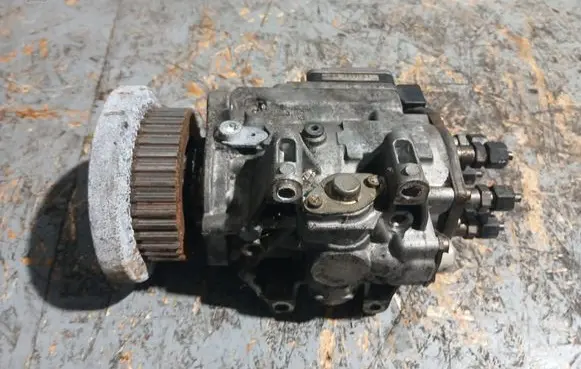 Audi A6 S6 C5 4B Fuel injection high pressure pump 0281010889