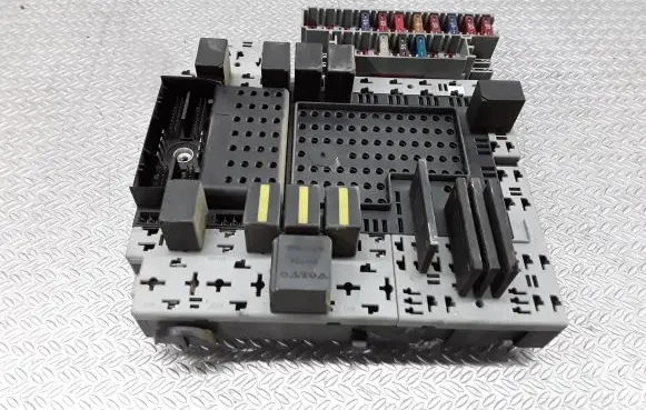 Volvo S60 Fuse module 8688153