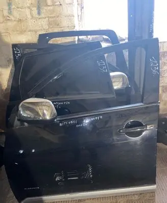 Mitsubishi Outlander Front door