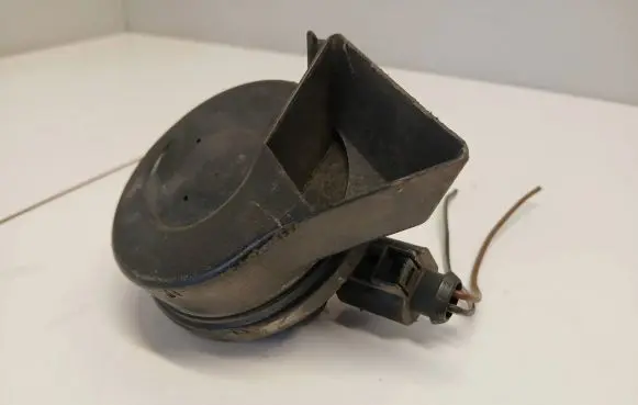 Audi A4 S4 B7 8E 8H Horn signal 007728 A28657525 E1000233