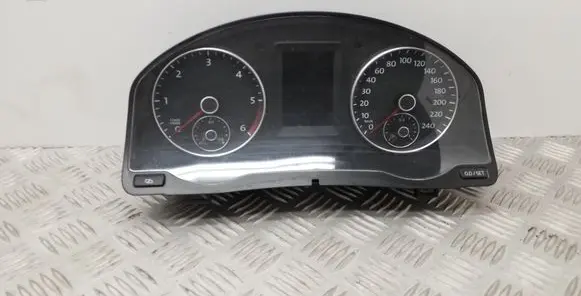 Volkswagen Golf Plus Speedometer (instrument cluster) 5M0920871A
