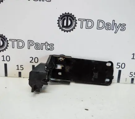 BMW 3 E90 E91 Radiator support slam panel bracket 7117812