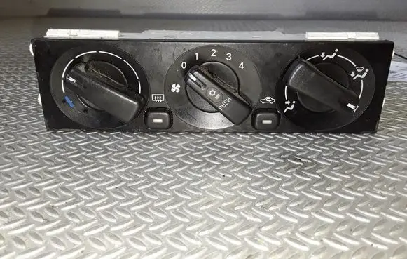 Mitsubishi Carisma Climate control unit