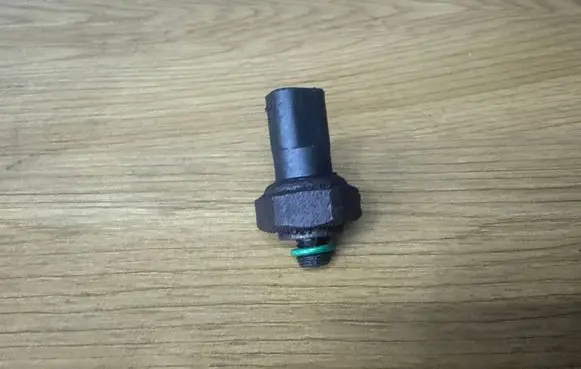Mercedes-Benz C W204 Air conditioning (A/C) pressure sensor