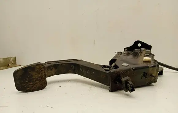Volkswagen Crafter Clutch pedal A9062900601 ES03S210513