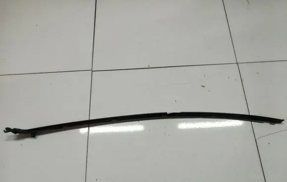 Toyota Avensis Verso Windshield trim