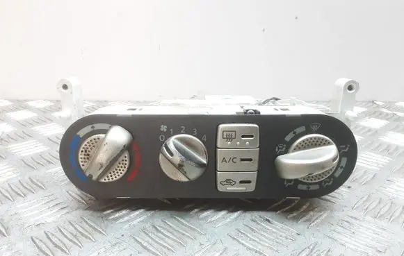 Nissan Almera N16 Climate control unit